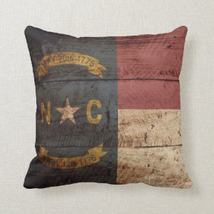 North Carolina Statlig flagga på Old Wood Grain Kudde