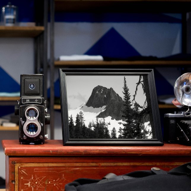 North Cascades Mountain Peak Black and White Fototryck (In Situ Framed)