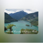 North Cascades National Park Photo Magnet<br><div class="desc">3 x 4 tums dekorativ flexi-magnet med en scenbild av den framväxande grönten Diablo Sjö,  som finns i North Cascades National Park i delstaten Washington. Gör en underbarare resande souvenir! Om du vill se andra produkter som vi måste erbjuda klickar du på länken Northwestfoton store.</div>