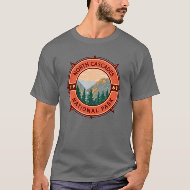 North Cascades National Park Retro Compass Emblem T Shirt (Framsida)