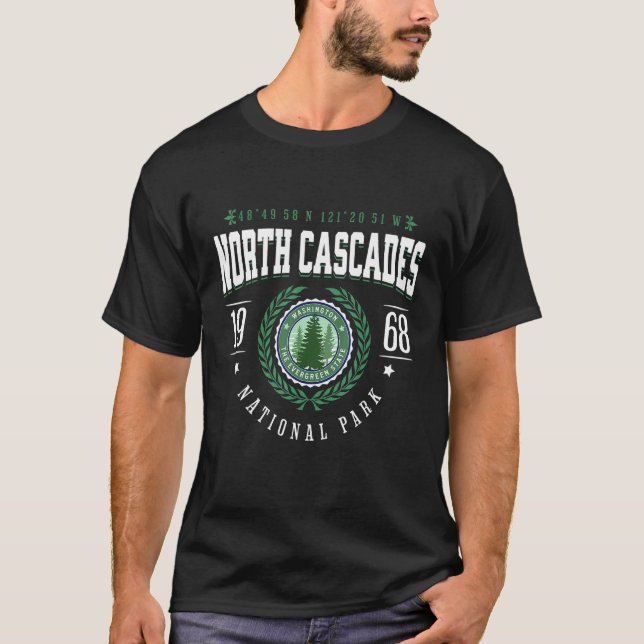 North Cascades National Park Washington Pine Tree  T Shirt (Framsida)