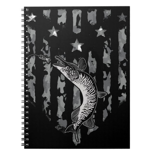 North Pike Tiger Musky Fishing Flagga Camo Anteckningsbok (Framsidan)
