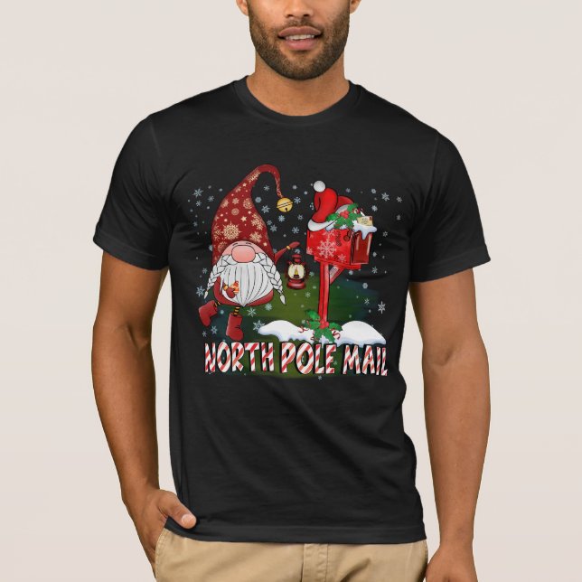 North Pole Mail Gnome T Shirt (Framsida)