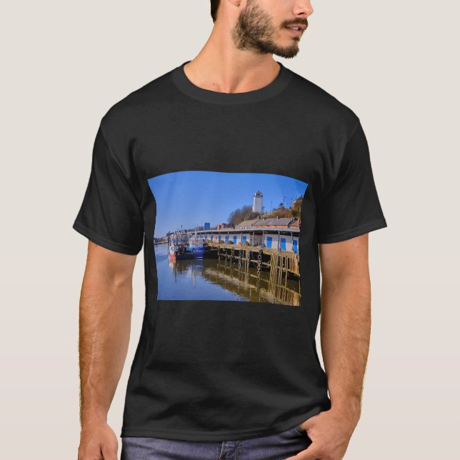 North Shields Fish Quay-reflektioner T Shirt (Framsida)
