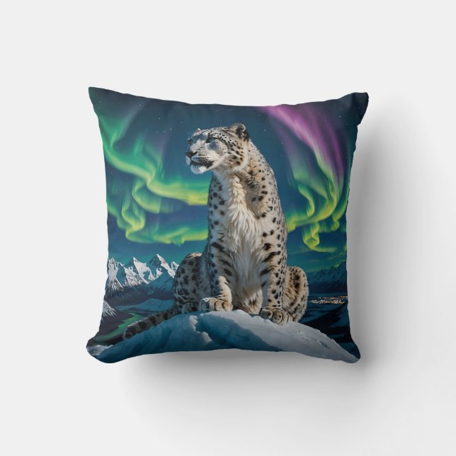 “Northern Sky Wanderer” – Snöleopardporträtt Kudde (Framsida)