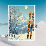 Northstar California ski-semestervykort Vykort<br><div class="desc">Hej från Nord-bergen i Northstar,  Kalifornien! Vi hoppas att du har en underbar skidsemester. Detta vykort har ett fantastiskt blått grått-bergslandskap med retro-skidbrädor i ett orange-stam mönster. Alla textfraser kan anpassas till kostym!</div>