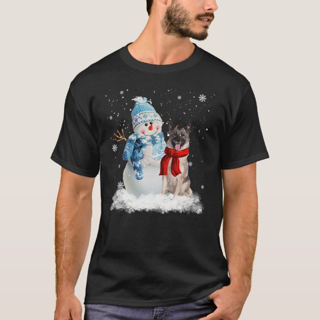 Norwegian Elkhound Dog Christmas Snowman Christmas T Shirt (Framsida)