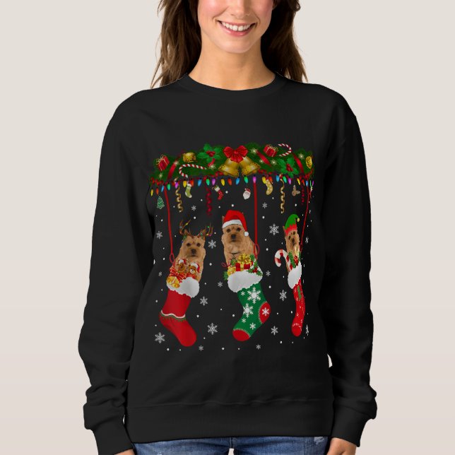 Norwich Terrier i Sock Julafton Reindeer Santa ELF T Shirt (Framsida)