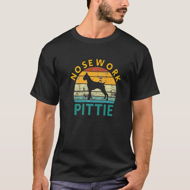 Nose Work Pittie Boxer Hund Silhouette T Shirt (Framsida)