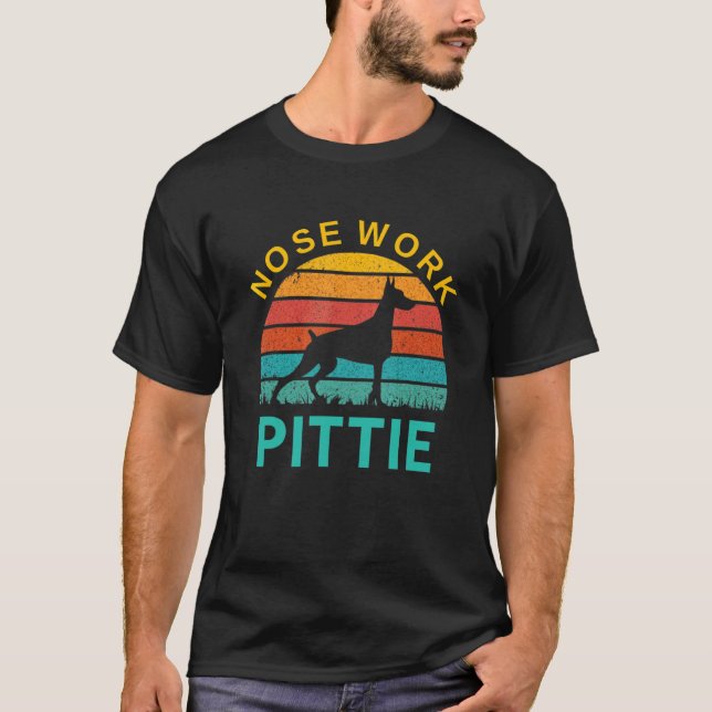 Nose Work Pittie Dobermann Hund Silhouette T Shirt (Framsida)