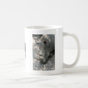 Noshörningen fotograferar med "skönhetsömn" tex kaffemugg