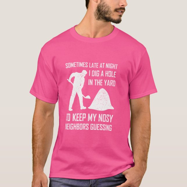 Nosy granne vid nästa dörr Man Distress-granno T Shirt (Framsida)