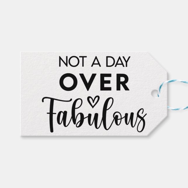 Not a Day Over Fabulous – Funny Birthday Quote Presentetikett (Framsidan (Horisontell))