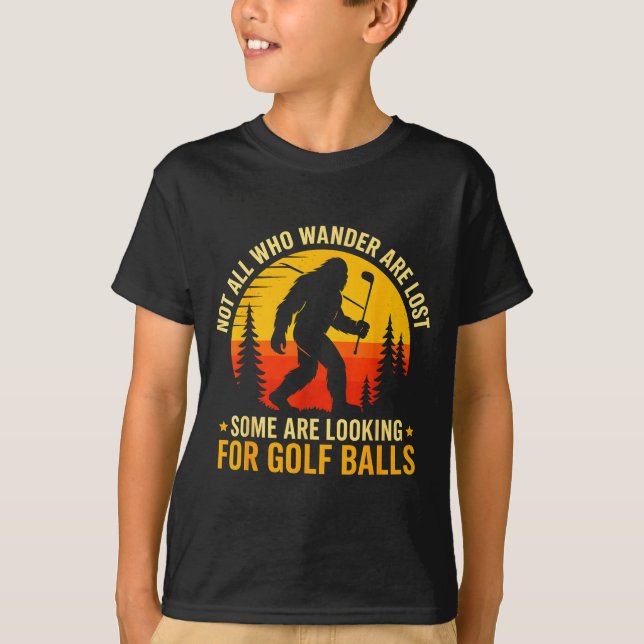 Not All Who Wander Are Lost Funny Bigfoot Golfing  T Shirt (Framsida)