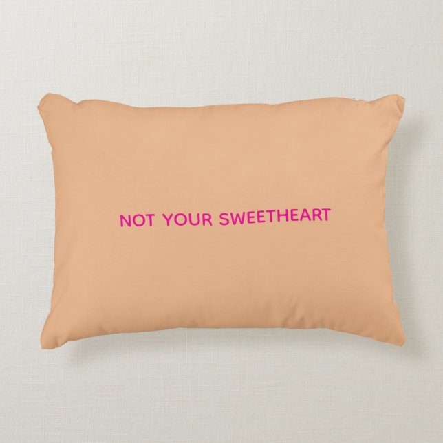 "Not Your Sweetheart" Orange Accent Pillow Prydnadskudde (Framsidan)