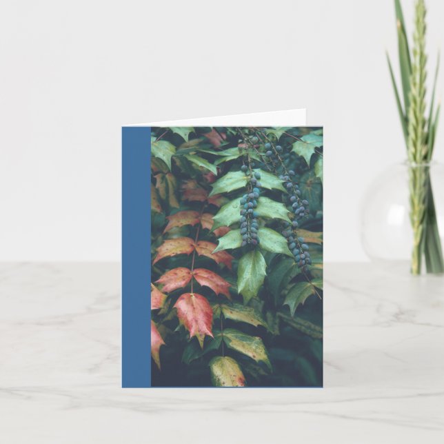 NOTECARD, "BLUE BERRIES ON GRÖNT LÖVS" KORT (Framsida)