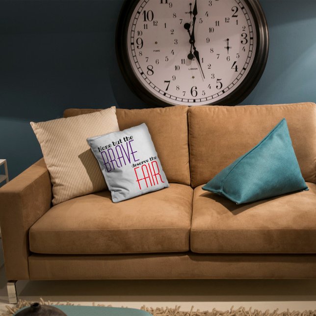 Notera inget utom den modiga lilan kudde (Skapare uppladdad)