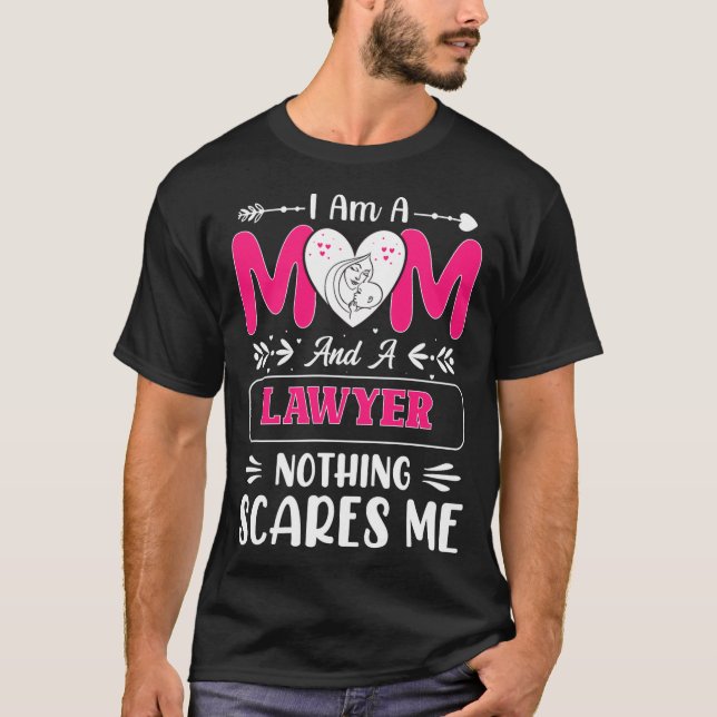Nothing Es Me Funny Lawyer Mom Quote  T Shirt (Framsida)