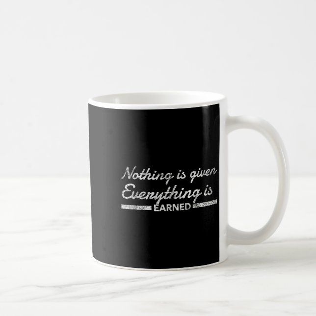 Nothing Is Given Everything Is Earned Motivational Kaffemugg (Höger)