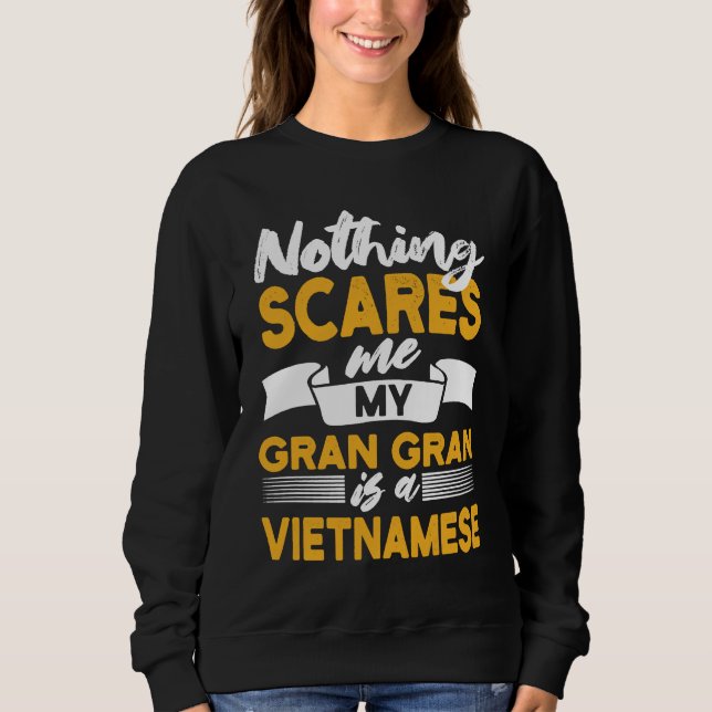 Nothing Scares Me My Gran Gran Is Vietnamese  Viet T Shirt (Framsida)