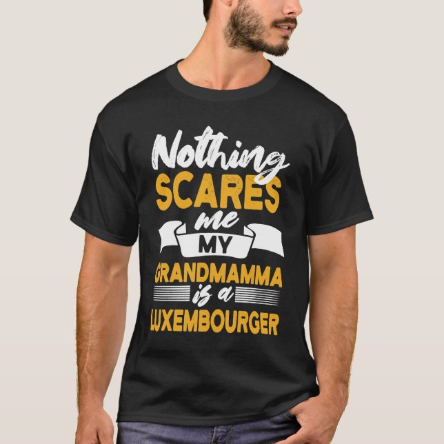 Nothing Scares Me My Grandmamma Is Luxembourger T Shirt (Framsida)