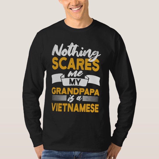 Nothing Scares Me My Grandpapa Is Vietnamese  Viet T Shirt (Framsida)