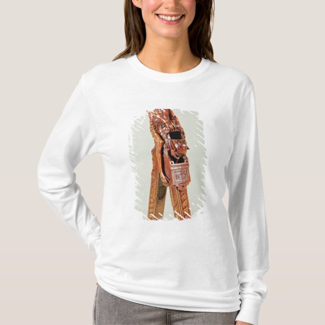 Nötknäppare i form av en man tee shirt (Framsida)