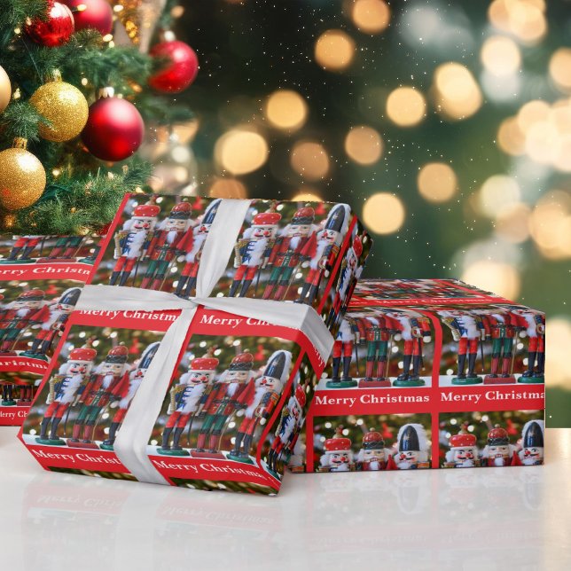 Nötknäppare jul eller hösthälsning rulle av presentpapper (Skapare uppladdad)
