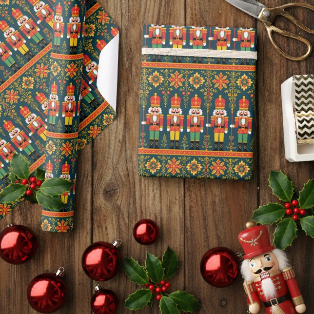 Nötknäppare Leksoldat Mönster Jul Presentpapper (Perfectly wrap your holiday gifts with this traditional Nutcracker Toy Soldier wrapping paper.)