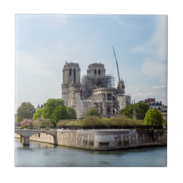Notre Dame de Paris, dagen efter 2019 års brand Kakelplatta