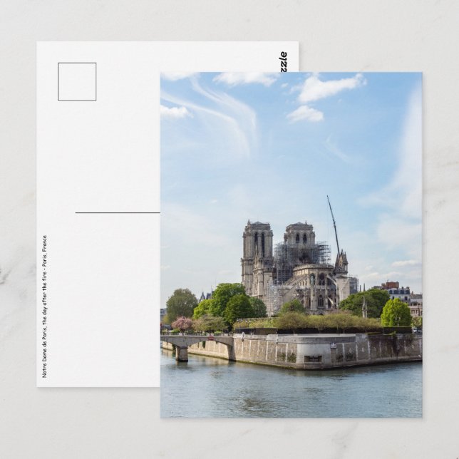 Notre Dame de Paris, dagen efter 2019 års brand Vykort (Fram/baksida)