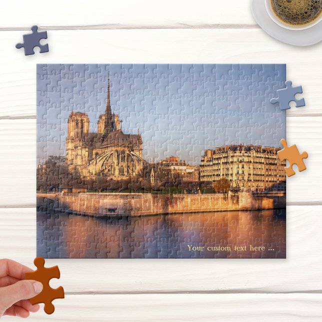 Notre Dame de Paris Frankrike Puzzle Pussel (Puzzle featuring a sunset lighting up the Notre Dame cathedral in Paris, before the fire)