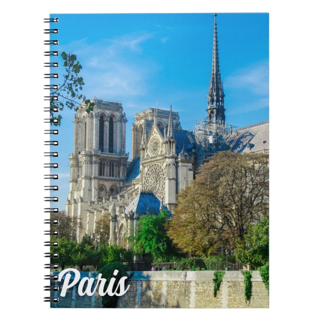 Notre Dame de Paris i Frankrike Anteckningsbok (Framsidan)