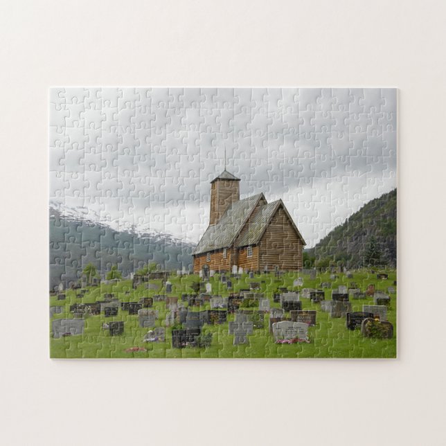 Notsystemkyrka med kyrkogården i norgejigsaw pussel (Horisontell)