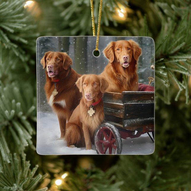 Nova Scotia Anka Toller Retriever Snowy Sleigh Julgransprydnad Keramik (Träd)