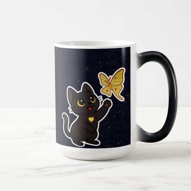 #NovaCatAdventures  and Lunar Moth Frolics Mug Magisk Mugg (Höger)