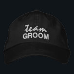 Novelty för svart  för Team GROOM-roligt brudens s Broderad Keps<br><div class="desc">Fira i stil med det här anpassningsbarna.. GROOM inbroderade basebollsockeln. Perfekt för alla i brudens sida.</div>