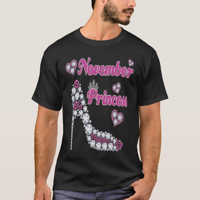 November Princess Grattis på födelsedagen High Hee T Shirt (Framsida)