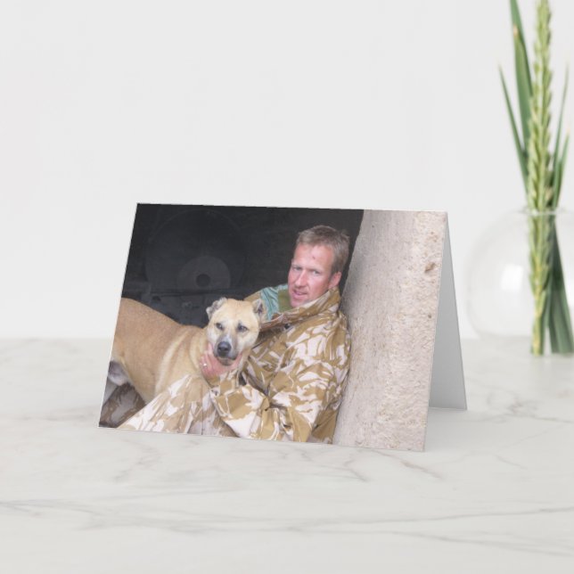 Nowzad och skrivar det väntande hälsningkortet kort (Framsida)