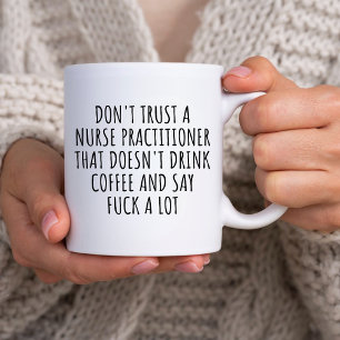 NP Grad Gift DON FÖRSÖKER INTE EN NURSE PRACTIvist Kaffemugg