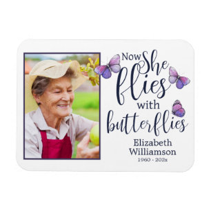 Nu flyger hon med Butterflies Memorial Magnet