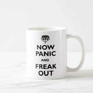 Nu göra panikslagen och flippa ur ut kaffemugg