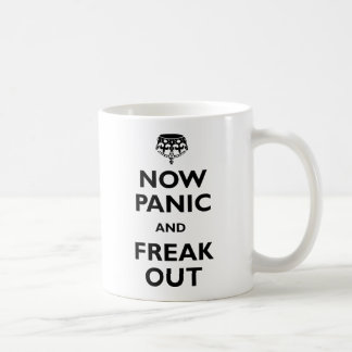 Nu göra panikslagen och flippa ur ut kaffemugg