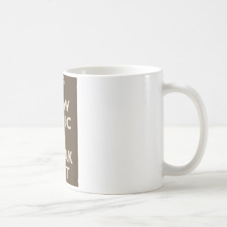 Nu göra panikslagen och flippa ur ut kaffemugg