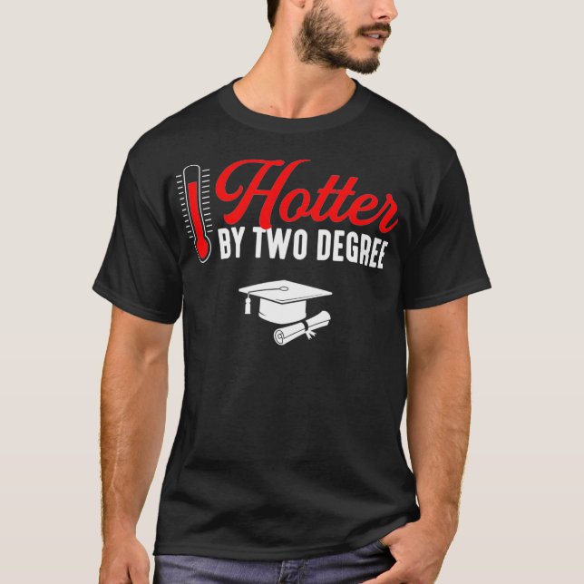 Nu har vi studenten i 2-graderingsexamen  t shirt (Framsida)