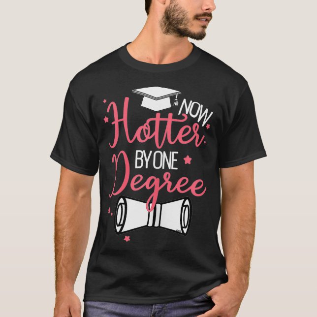 Nu hettrat med en grad Studenten College Bachel T Shirt (Framsida)