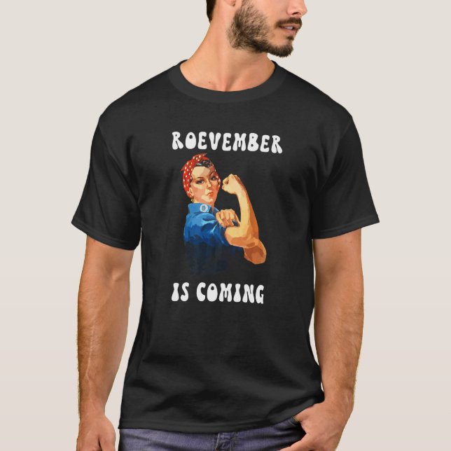 Nu kommer feminismen och valkampanjen till roten t shirt (Framsida)