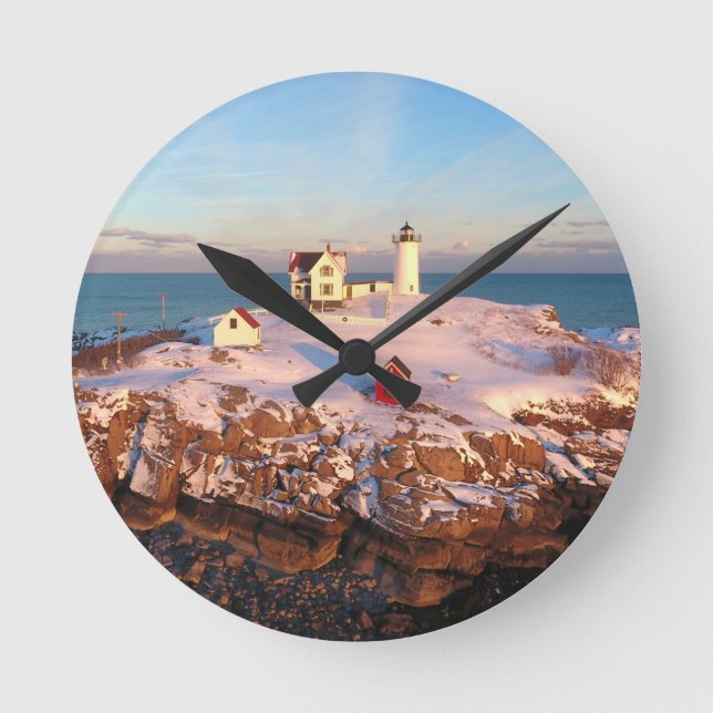 Nubble Light Aerial Snowy Maine fyr Rund Klocka (Framsida)