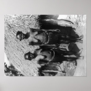 Nubianska kvinnor som står framför Hut Photograph Poster