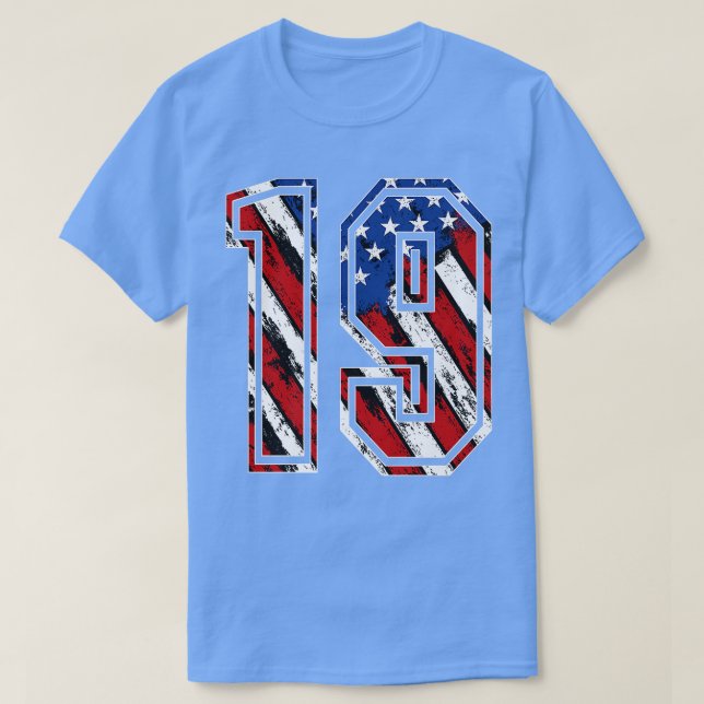 Number 19 Red White and Blue American Flag 19 Jers T Shirt (Design framsida)